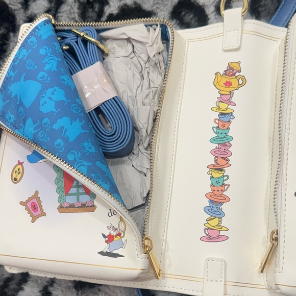 Loungefly Disney Alice In Wonderland Classic Boos Convertible Crossbody/Backpack - Picture 7 of 9